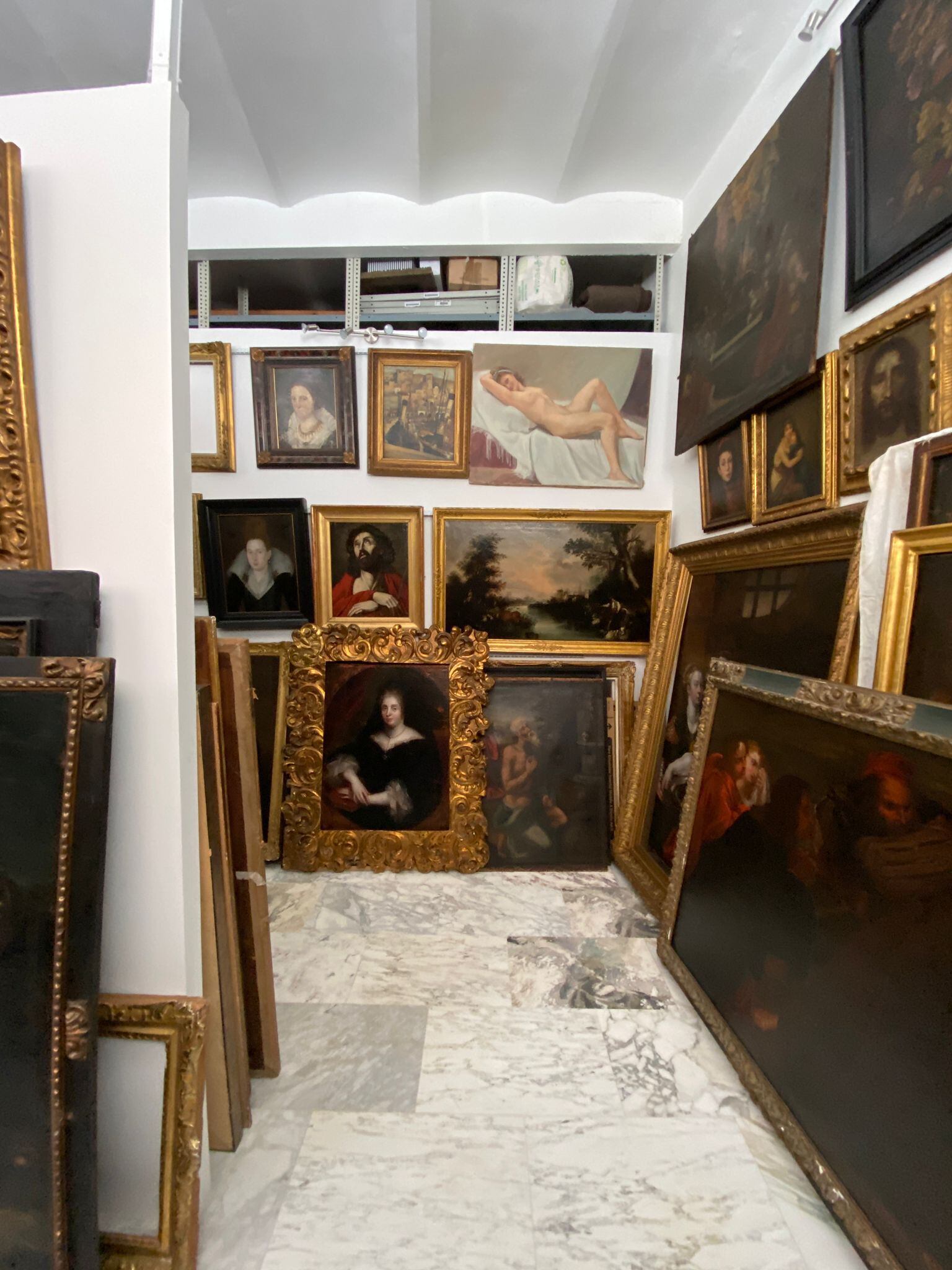 La nueva tienda de Montbaron Gallery se encuentra en el Callejón del Mellizo, en un antiguo almacén de mármoles. 