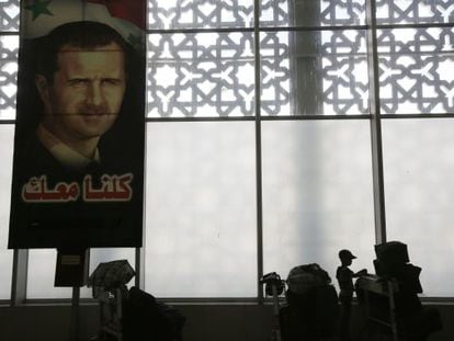 Un retrato de Bachar El Asad en el aeropuerto de Damasco.