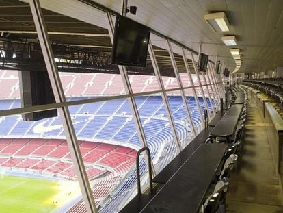Tribuna de premsa del Camp Nou situada a la tercera graderia de tribuna de l'estadi.