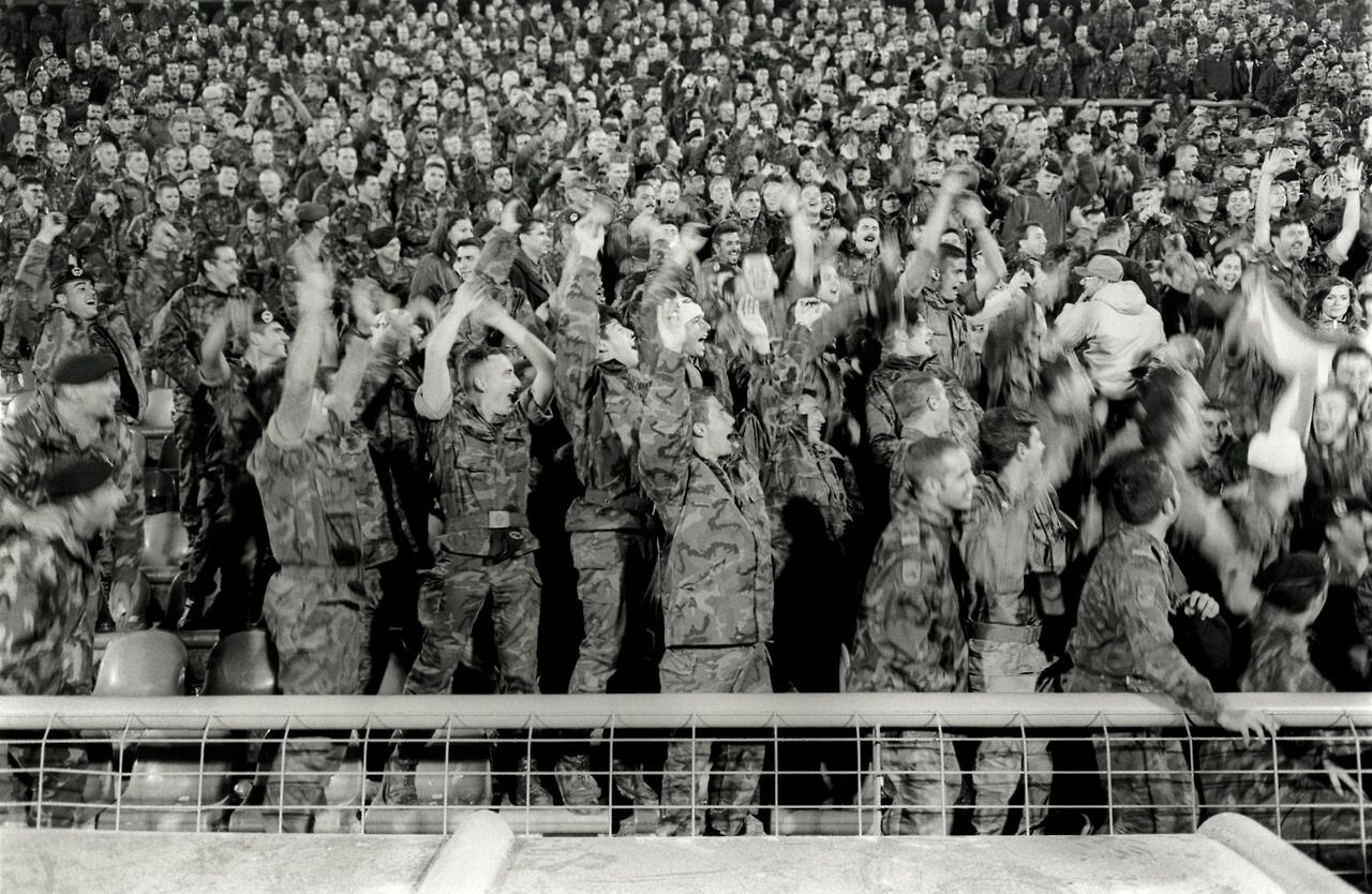 Soldados de las fuerzas de paz, en el concierto en Sarajevo, en una imagen de la web de U2.