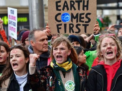 Manifestantes exigen que se luche contra el cambio climático, el 15 de marzo en Bruselas.
