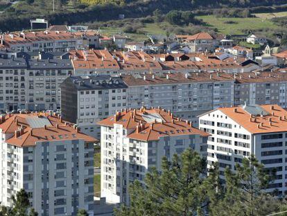 Panor&aacute;mica de edificios construidos en la localidad de A Valenz&aacute; (Barbad&aacute;s) lim&iacute;trofe con Ourense