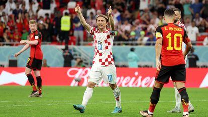 Luka Modric celebra el empate entre Croacia y Bélgica que clasifica a su selección a los octavos de final del Mundial.