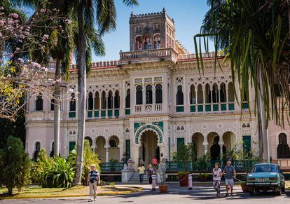 El Palacio de Valle de Cienfuegos, construido en 1917 por el asturiano Acisclo Valle Blanco. 