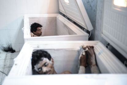 Dos cuerpos en la morgue del hospital de Hajjah.