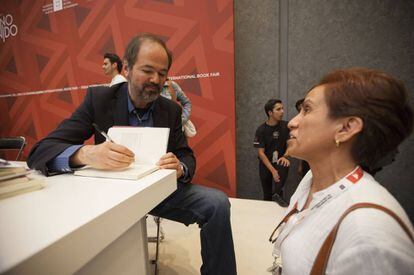 Juan Villoro durante la Feria del Libro de Guadalajara en 2015.