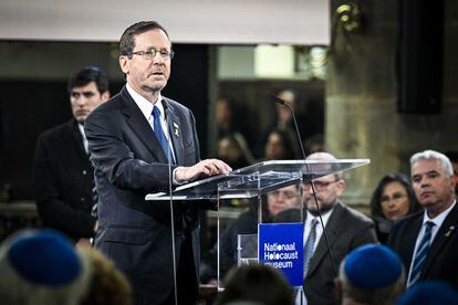 El presidente israelí, Isaac Herzog, durante la ceremonia de inauguración del Museo del Holocausto de Ámsterdam este domingo.
