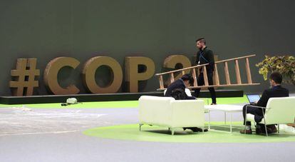 Últimos preparativos en Ifema horas antes de la inauguración de la Cumbre del Clima.