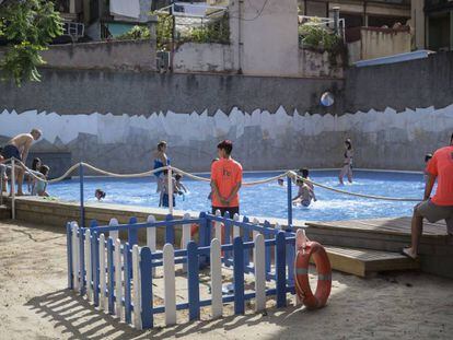 Imagen de la reapertura de la playa del Eixample 