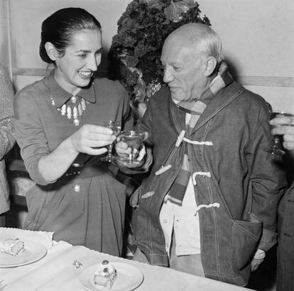 Picasso y su mujer François, en la celebración del 70 cumpleaños del pintor en Francia.