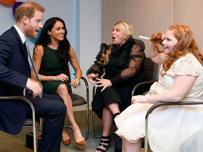 LONDON, ENGLAND - OCTOBER 15: Prince Harry, Duke of Sussex and Meghan, Duchess of Sussex meet with Milly Sutherland and her mother Angela as they attend the WellChild awards pre-Ceremony reception at Royal Lancaster Hotel on October 15, 2019 in London, England. (Photo by Toby Melville - WPA Pool/Getty Images)