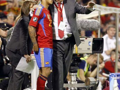 Del Bosque con Thiago, durante un partido.