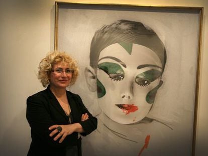 La artista Carmen Calvo, junto a una de sus obras, el pasado año.