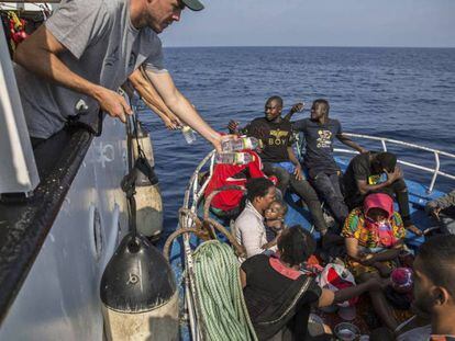 Imagen de archivo de un rescate de 'Open Arms' en el Mediterráneo.