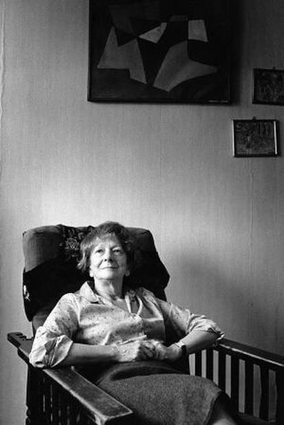Wislawa Szymborska, en su casa, antes del Premio Nobel de 1996.