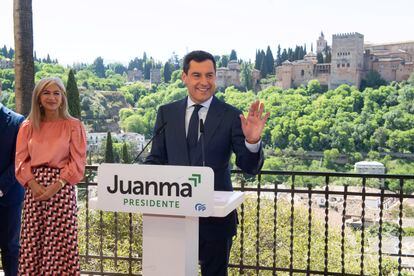 El presidente del PP andaluz, de la Junta de Andalucía, Juanma Moreno, durante la presentación de los cabezas de lista de las ocho provincias andaluzas para las elecciones autonómicas del 19 de junio, este miércoles en Granada.