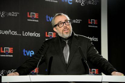 El director y presidente de la Academia de Cine, Alex de la Iglesia, este martes en la ceremonia en la que se han anunciado los finalistas de los Goya 2011.