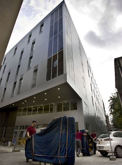 Fachada del nuevo edificio del Conservatorio del Liceo en la calle Nou de la Rambla.