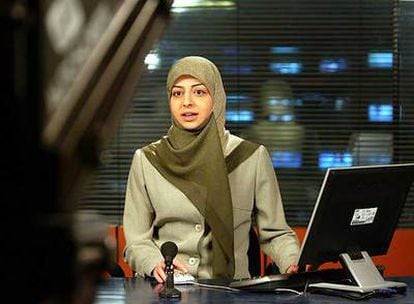 Una presentadora de la cadena de televisión libanesa Al Manara, del grupo chií Hezbolá.