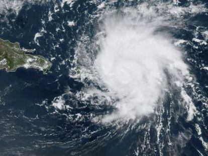 El ciclón se convertirá este viernes en  gran huracán , según anuncia el Centro de Huracanes de EE UU