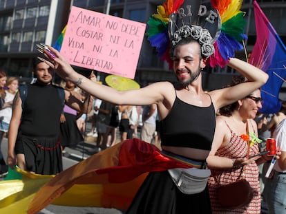 Varios participantes en la Marcha del Orgullo, el Pride Barcelona, este sábado.