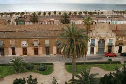 Una vista de la Lonja de Pescadores del barrio valenciano de El Cabanyal, que el Ayuntamiento de Valencia pretende trasladar para prolongar la avenida de Blasco Ibáñez.