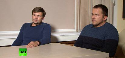 Anatoli Chepiga y Alexander Mishkin (identificados entonces como Alexander Petrov y Ruslán Boshirov), espías rusos acusados por el Reino Unido del ataque a Serguéi Skripal, en una captura de su entrevista con Margarita Simonián en 'Russia Today' en 2018.