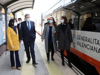 Ximo Puig en la puesta en servicio del última tramo renovado del TRAM entre Gata y Dénia.