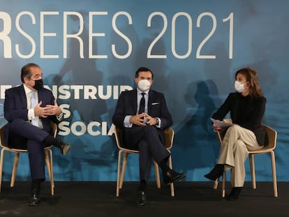 Sergi Biosca (NTT Data), Gabriel Escarrer (Meliá Hotels International), António Calçada (Fundación Repsol) y Ana Sainz (Fundación Seres), durante uno de los paneles desarrollados en RadarSeres 2021.