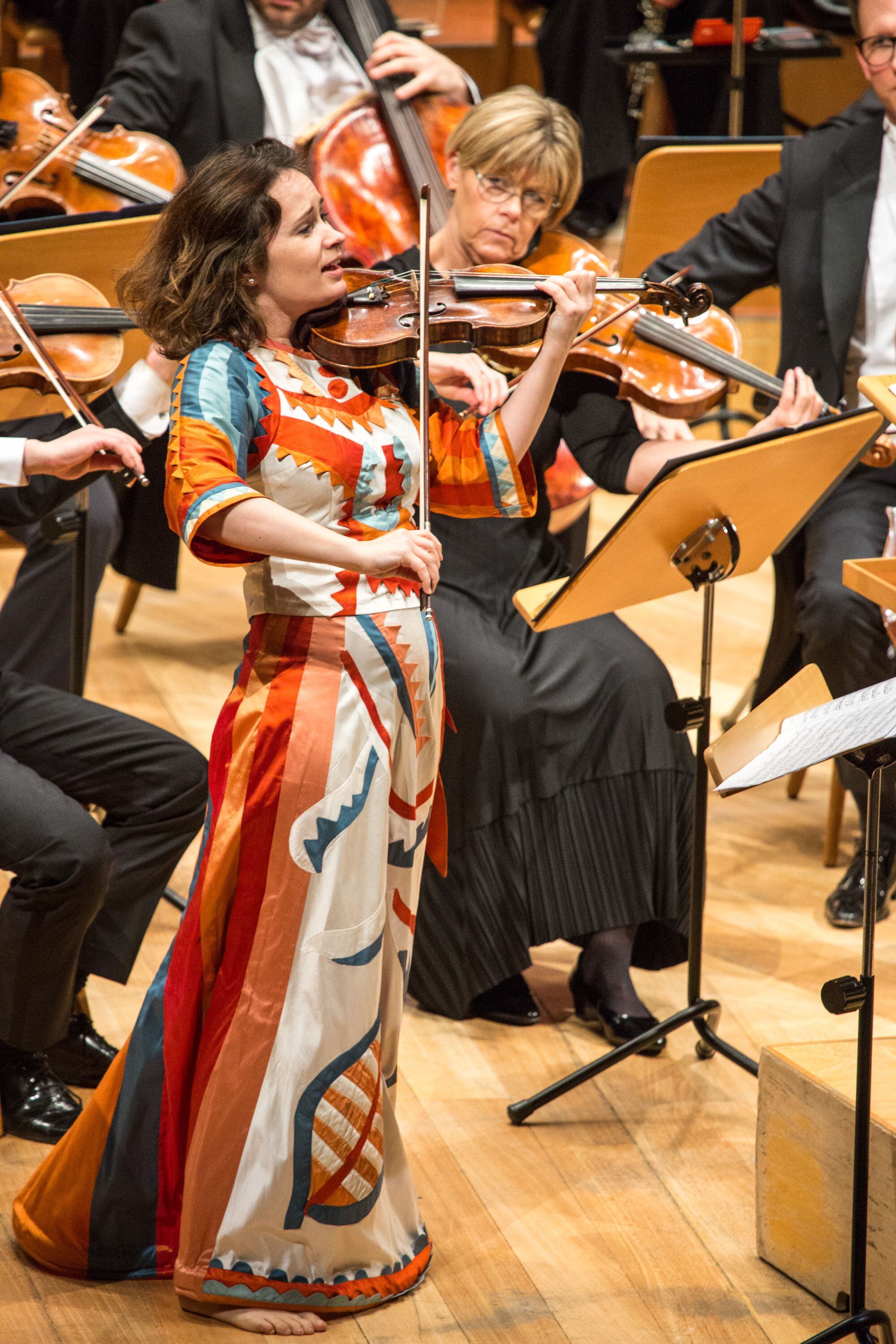 Kopatchinskaja durante su interpretación del ‘Concierto para violín’ de Stravinski, el pasado jueves en el Auditorio de Zaragoza.