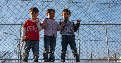 Niños en el campo de refugiados de Moria en Lesbos (Grecia) en noviembre de este año.