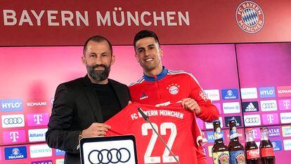 Joâo Cancelo, en su presentación como nuevo jugador del Bayern.