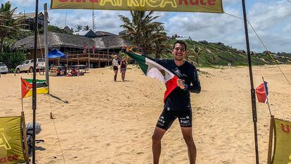 El ultramaratonista mexicano Daniel Almanza, varado en Mozambique por las restricciones de viaje por la variante ómicron del coronavirus.