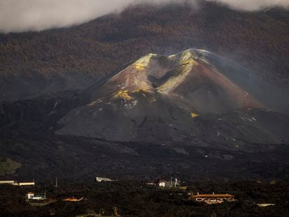 El volcán de La Palma, visto desde la montaña de La Laguna, el pasado 17 de marzo.