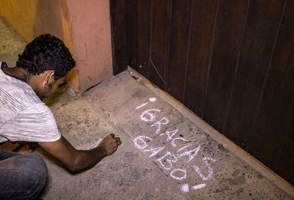 Mensaje de gratitud en la puerta de la casa que el escritor tenía en Cartagena de Indias.