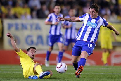 El delantero uruguayo del Oporto, Cristian Rodríguez, se lesionó en el primer tiempo y tuvo que ser sustituido.