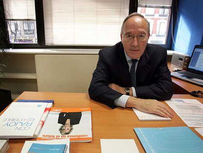 Manuel Pizarro, en el despacho que ocupa en la sede del PP de Madrid y que estrenó ayer.