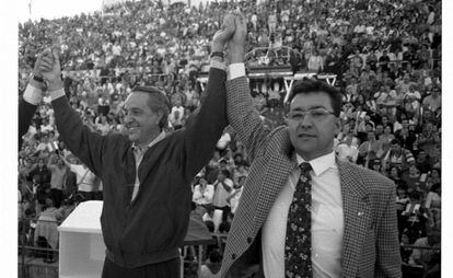 Paulino Rivero (derecha) y José Carlos Mauricio, en un mitin de CC en febrero de 1996.
