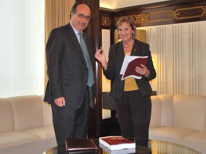 Jaume Amat, sindico mayor, y Núria de Gispert, presidenta del Parlament.