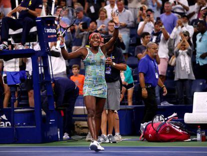 Gauff celebra su victoria contra Potapova en la pista Louis Armstrong.