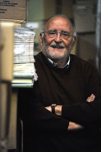 Ernesto Santolaya, en la sede de su editorial en Vitoria.