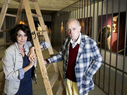 Fabianne di Rocco y Eduardo Arroyo, comisarios de la exposici&oacute;n &#039;La oficina de San Jer&oacute;nimo&#039;, ayer, en la Casa del Lector.