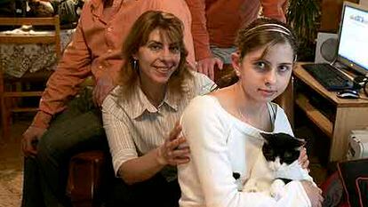 La familia Giorgiev. En primer plano, Boyana, la hija pequeña, con la madre, Vania. Detrás, Sasho y el hijo, Giorgi.