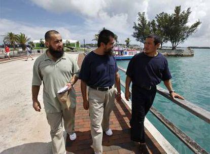 Tres chinos musulmanes de la etnia uigur, ex presos de Guantánamo, acogidos por Bermuda.