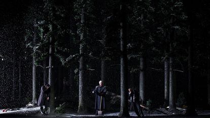 Escena final de la ópera, en la que el Comendador se convierte en el enterrador de Don Giovanni. En el vídeo, el comienzo del famoso dúo 'Là ci darem la mano' de Don Giovanni y Zerlina en el primer acto de la ópera.