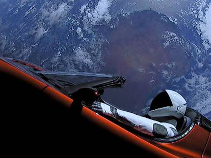 ElTesla Roadster adosado al cohete Falcon Heavy de SpaceX.