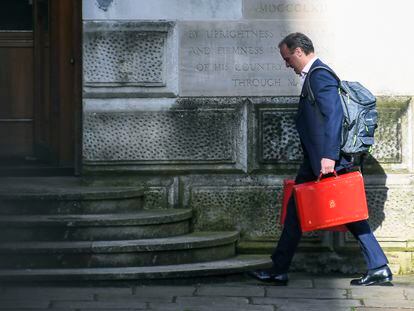 Dominic Raab, el 30 de abril de 2020, llegando al Ministerio de Exteriores en Londres.