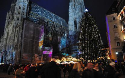 La Catedral de San Esteban, con el mercado de Navidad a sus pies.