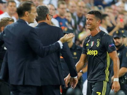 Cristiano Ronaldo abandona Mestalla entre lágrimas tras recibir una roja directa este miércoles ante el Valencia.