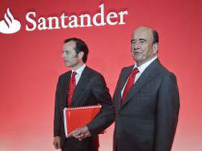 El presidente de Banco Santander, Emilio Bot&iacute;n (derecha) junto al consejero delegado de Banco Santander, Javier Mar&iacute;n (izquierda). 